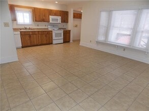 Building Photo - 316 S Washington St