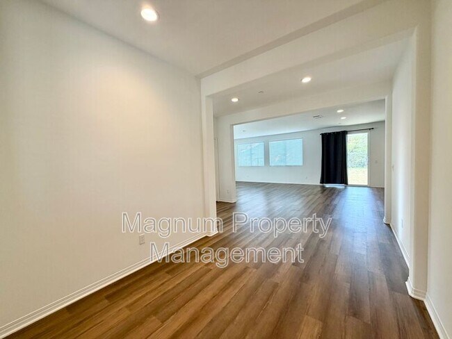 Building Photo - 34124 Thistlewood Ave