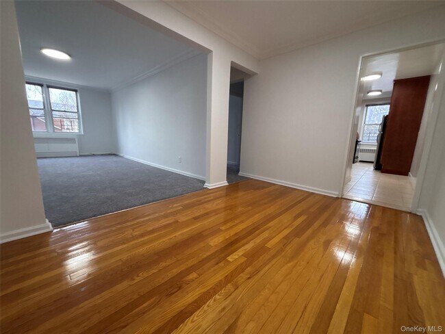 Building Photo - 50 S Middle Neck Rd