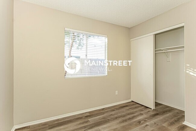 Building Photo - 3 Bedroom Pet-Friendly Home in Phoenix, AZ with Main Street Renewal
