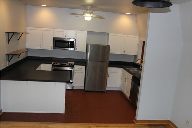 Building Photo - 480 Lansingville Rd