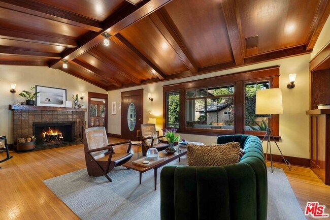 Building Photo - 8050 Jovenita Canyon Dr