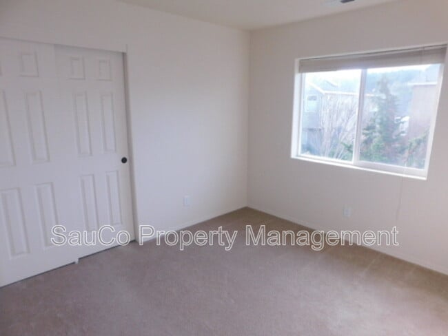 Building Photo - 1218 34th Pl