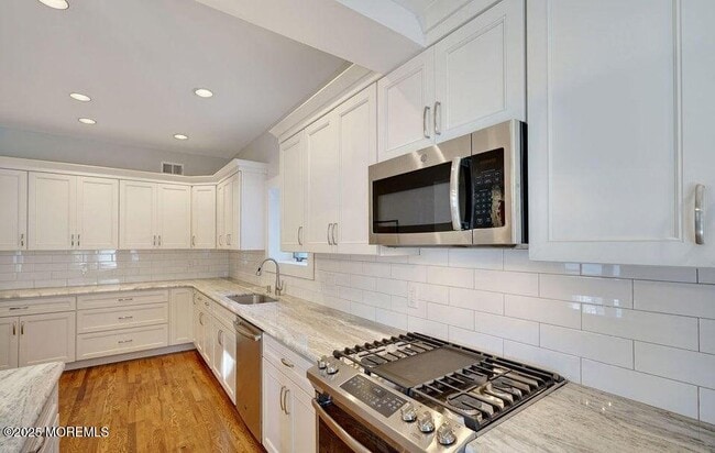 Building Photo - 59 Peters Pl