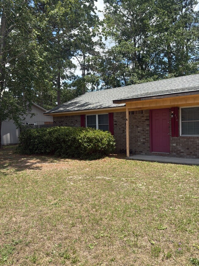 Building Photo - 474 Elm St