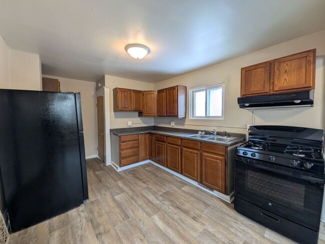 Building Photo - Large 4 Bedroom Home with Garage, Deck, & Fence!