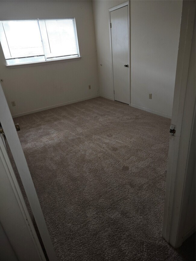 Building Photo - 10834 Sugar Hill Dr