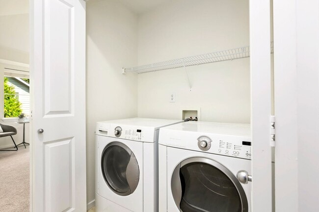 Building Photo - Must-see property that still feels brand new