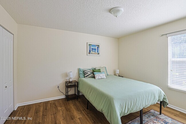 Building Photo - 2408 Bonnie Lakes Dr