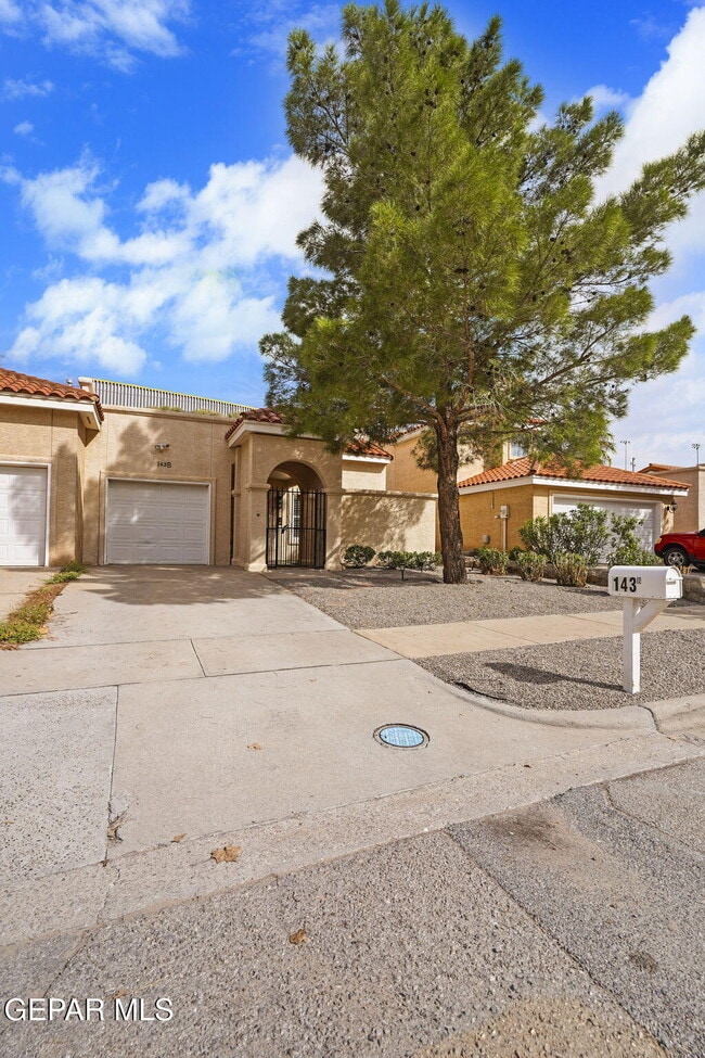 Building Photo - 143 N Alto Mesa Dr