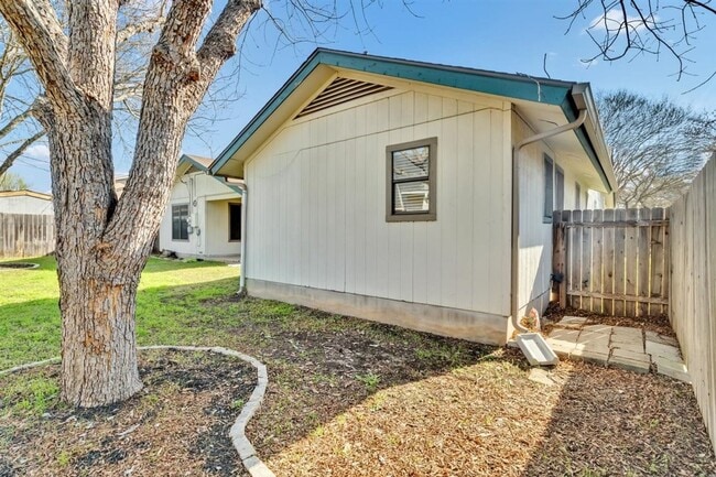 Building Photo - 1708 Wild Horse Ln
