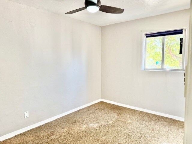 Building Photo - 2433 Valencia Dr NE