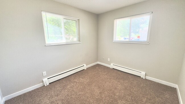 Building Photo - 2915 Straus Ln