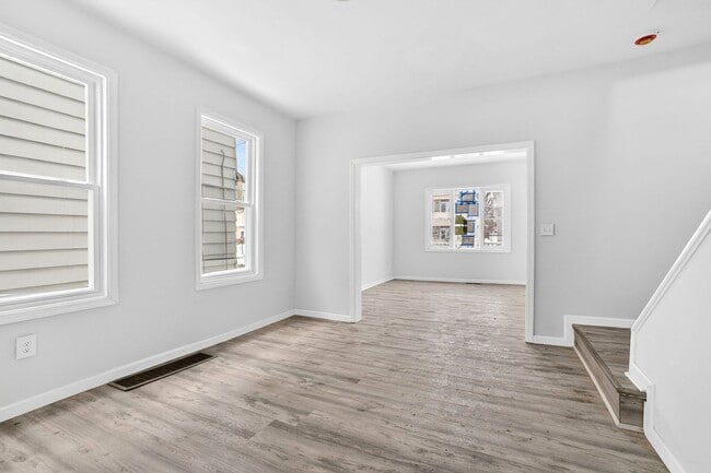 Building Photo - 398-400 N. Maple Ave