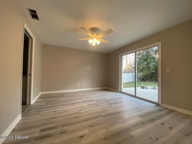 Building Photo - 888 Willow Run