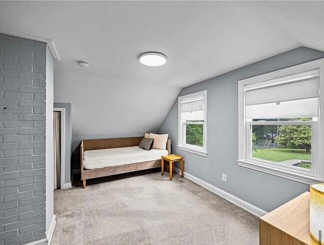Building Photo - 4 bedroom in Kirkwood/Old Irving park!!