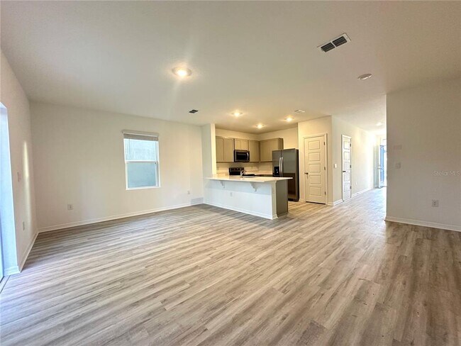 Building Photo - 2933 Canary Ave