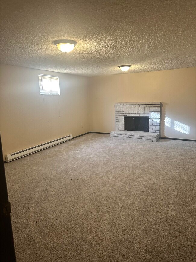 Building Photo - 1928 E Bridgeport Ave