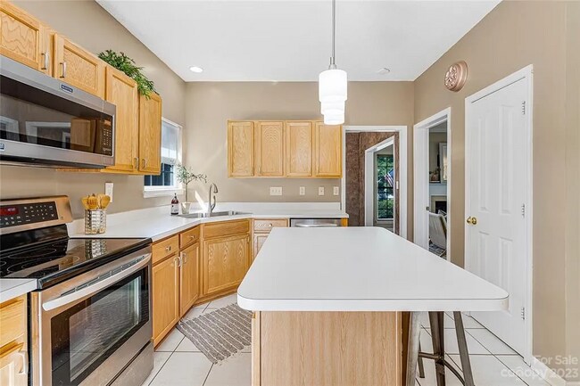 Building Photo - 5649 Winslow Ave NW