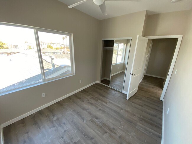 Building Photo - 4BD/2BA on Art! Lots of Parking!