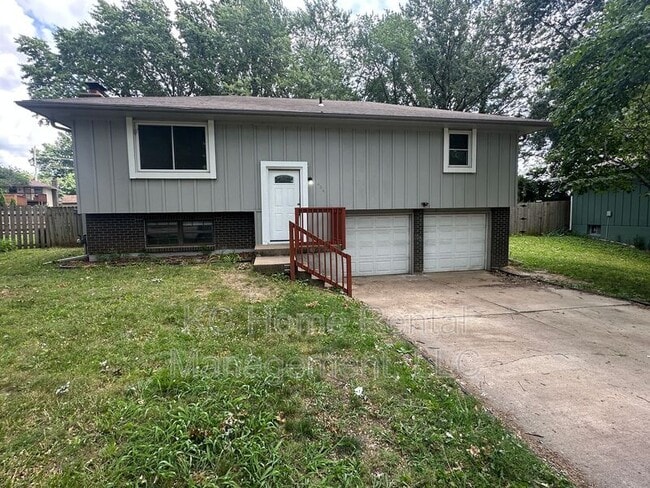 Building Photo - 424 NE Lakeview Dr