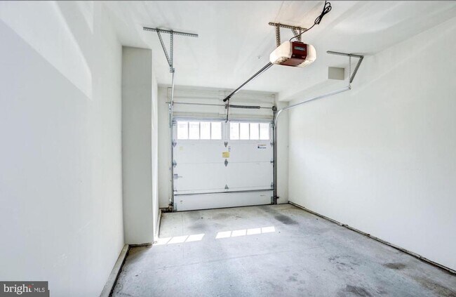 Building Photo - 2107 Main Line Blvd