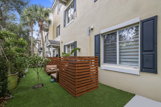 Building Photo - 616 NW 38th Cir