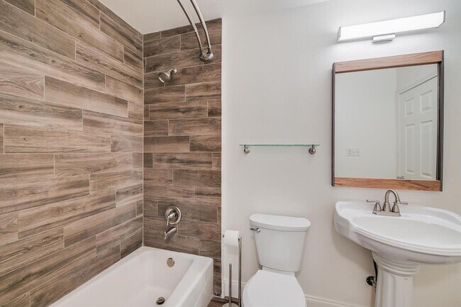 Building Photo - 302 Lago Verde Rd