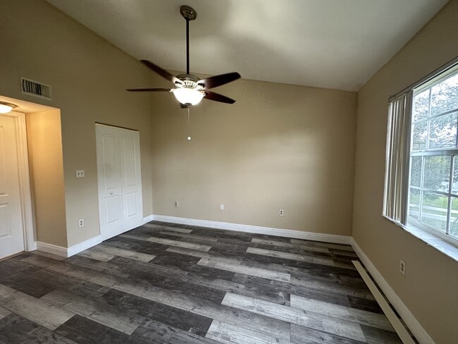 Building Photo - 2831 N Oakland Forest Dr