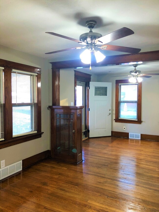 Building Photo - 2518 S 46th Ave