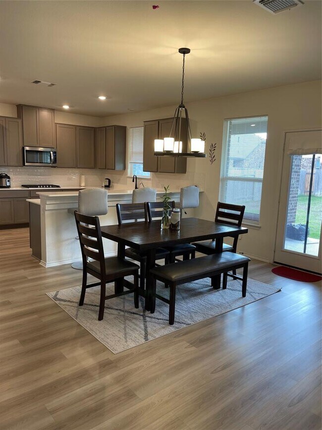 Building Photo - 1537 Sonny Dr