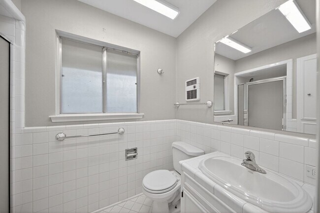Building Photo - Beautifully refreshed 3-bedroom, 2-bath ranch-style home, located in the sought-after Colonies No...