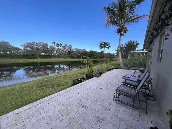 Building Photo - Fantastic, Weston Waterfront 3/2 PLUS Office in Gated Savanna
