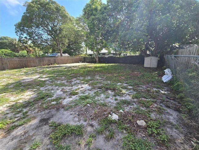 Building Photo - 280 NW 31st Ave