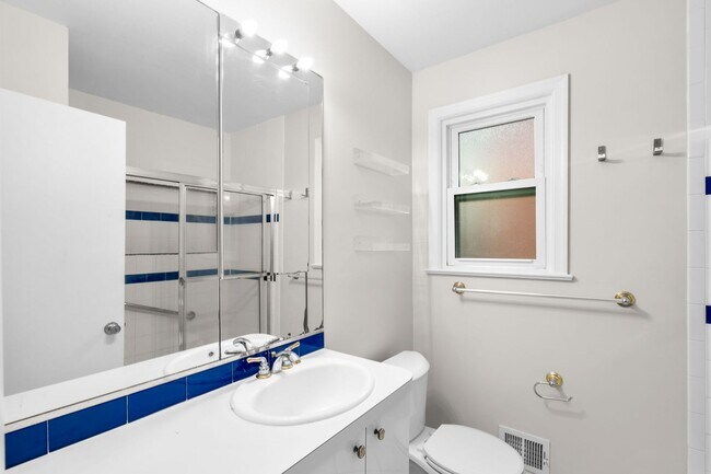 Building Photo - 3 Bed 2 Bath - Takoma Park Split Level - 1...
