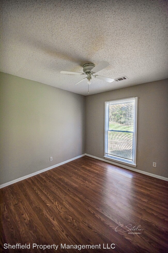 Building Photo - 3 br, 1.5 bath House - 161 Lee Rd 207