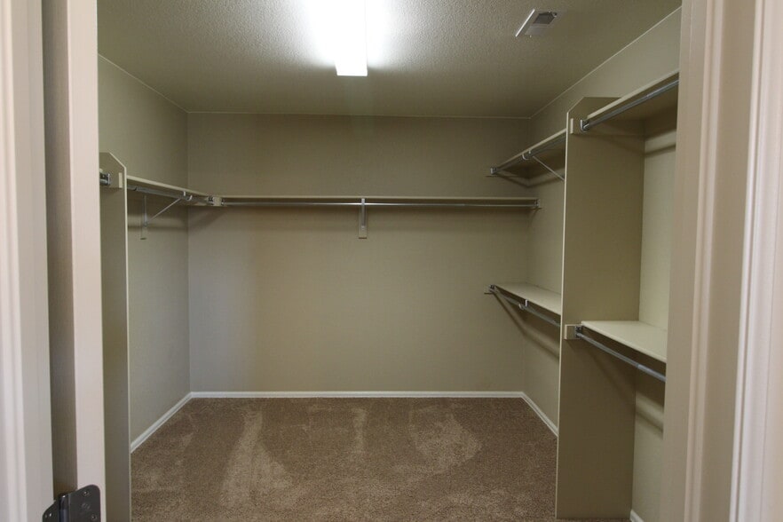 Building Photo - 1000 Stanley Ct