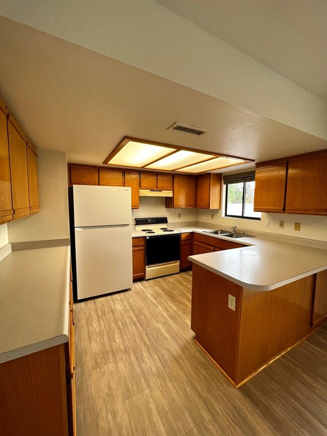 Building Photo - Three Bedroom Home Near Hwy 69