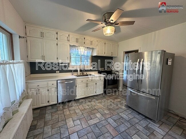 Building Photo - 1320 Wilson Dr