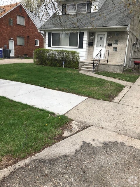 Building Photo - 20319 Moross Rd