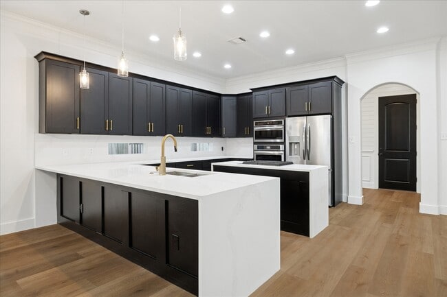 Building Photo - 5406 Darling St