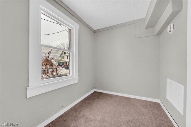 Building Photo - 3607 Sackett Ave