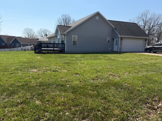 Building Photo - Available 04/01/2026....  MONTH TO MONTH TIL JUNE 2026