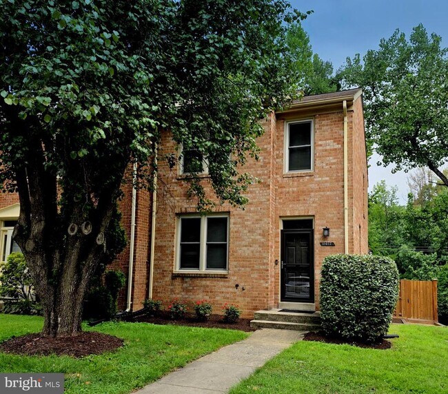 Building Photo - 10617 Pine Haven Terrace