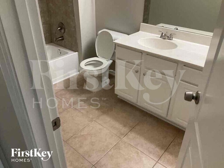 Building Photo - 670 Golden Meadow Dr