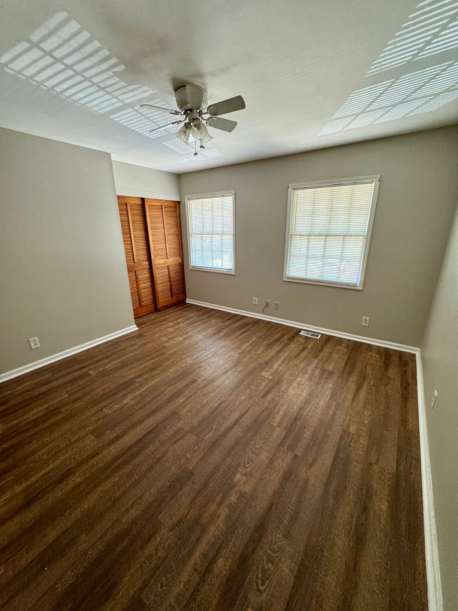 Building Photo - 156 Kenmore Pl