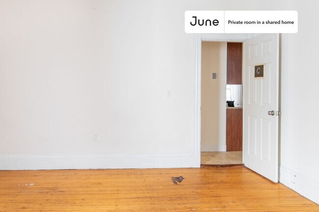 Building Photo - Private bedroom in 5 bed/1 bath Home