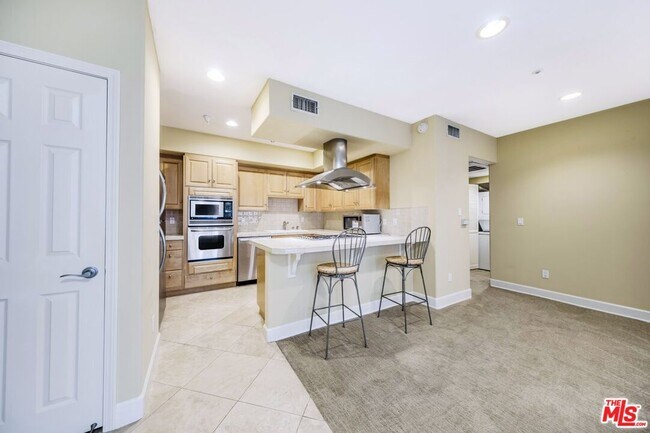 Building Photo - 937 12th St