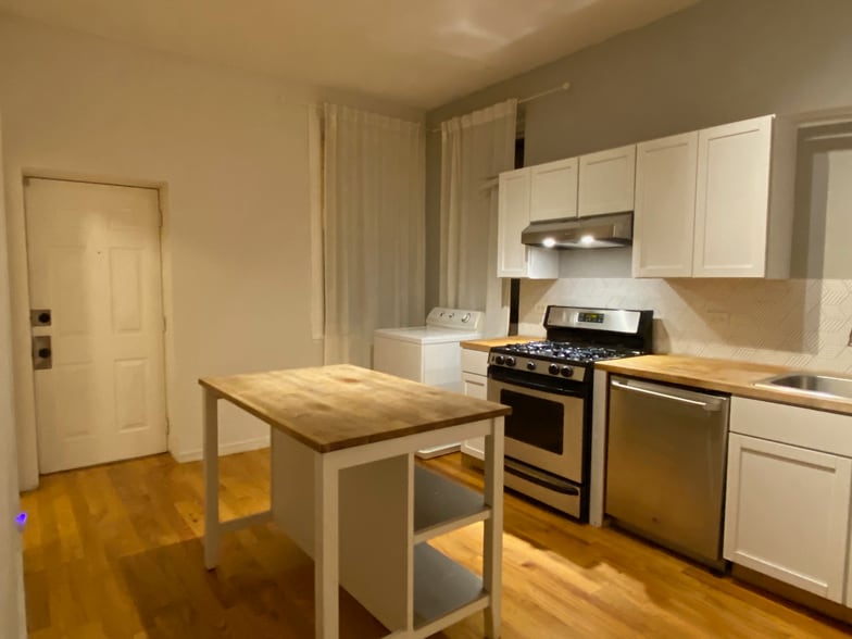 Kitchen, dishwasher - 3314 W Monroe St