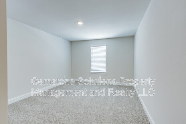 Building Photo - 204 Douglas Bend Rd